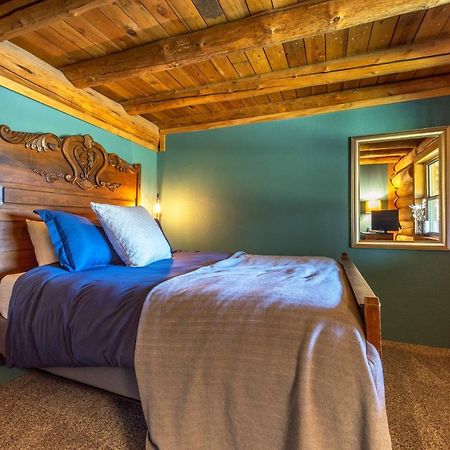 Rowland Log Cabin Home Lyle Ngoại thất bức ảnh