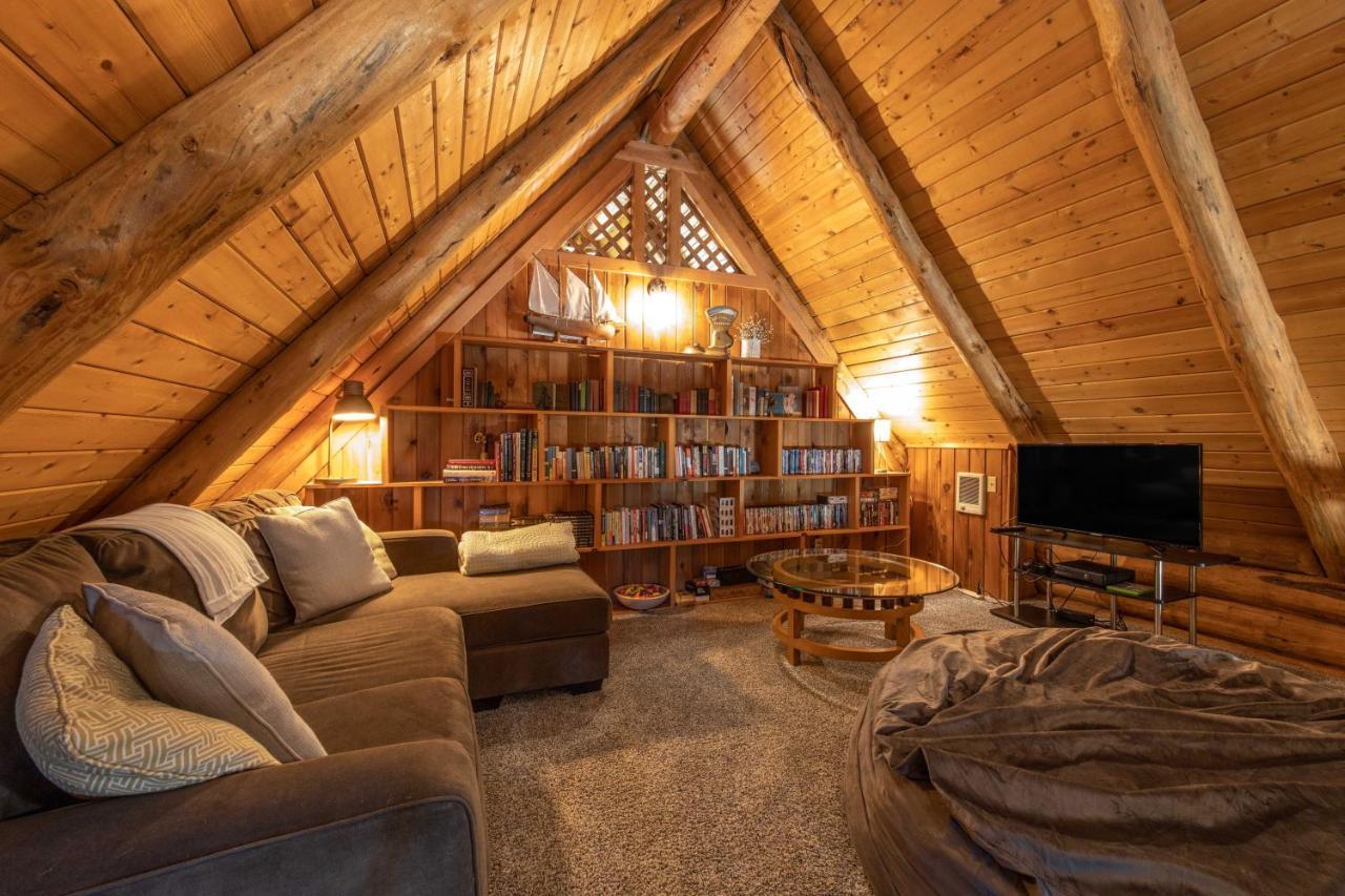 Rowland Log Cabin Home Lyle Ngoại thất bức ảnh