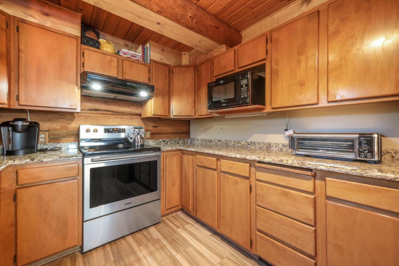 Rowland Log Cabin Home Lyle Ngoại thất bức ảnh