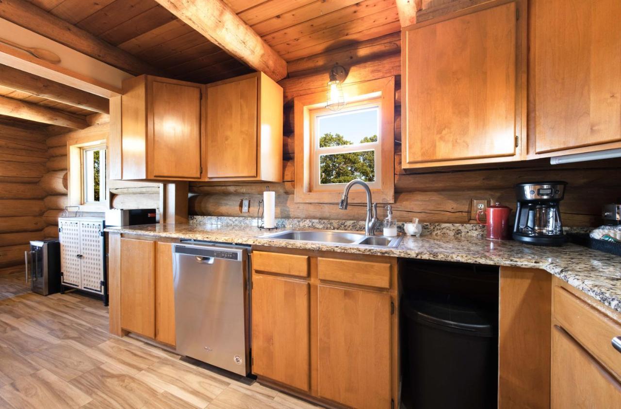 Rowland Log Cabin Home Lyle Ngoại thất bức ảnh
