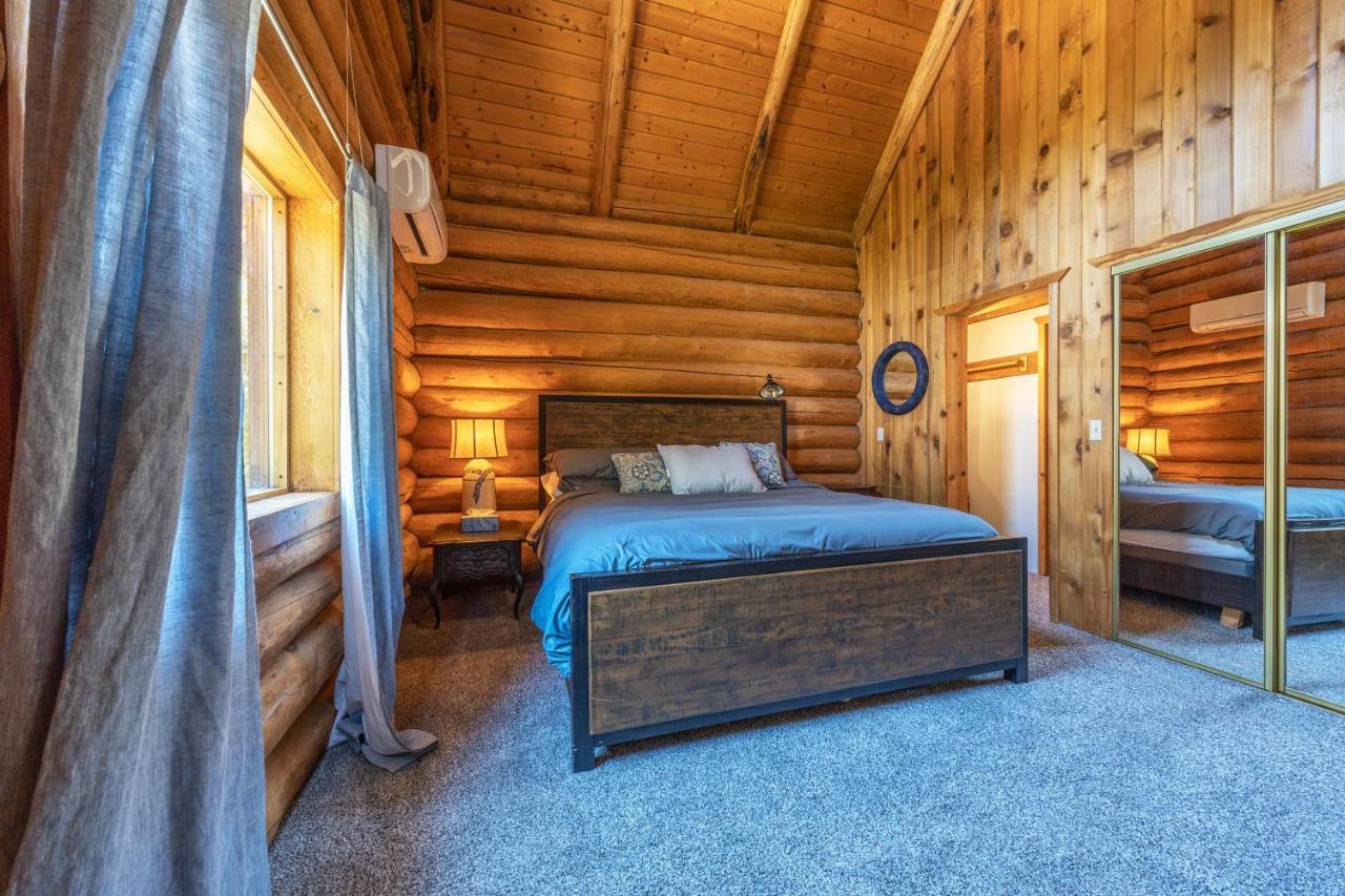 Rowland Log Cabin Home Lyle Ngoại thất bức ảnh