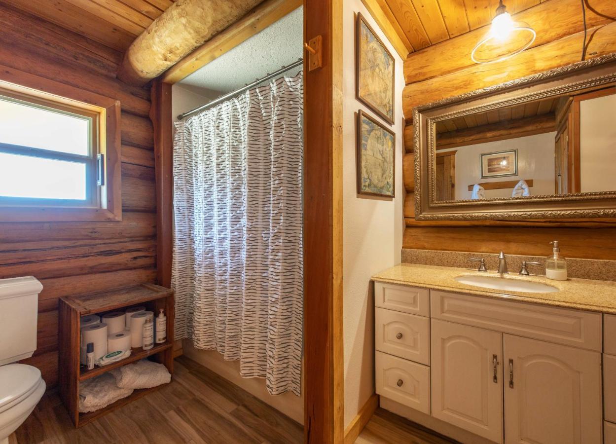 Rowland Log Cabin Home Lyle Ngoại thất bức ảnh