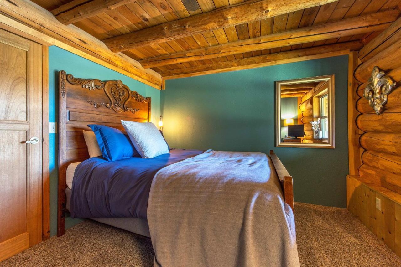 Rowland Log Cabin Home Lyle Ngoại thất bức ảnh