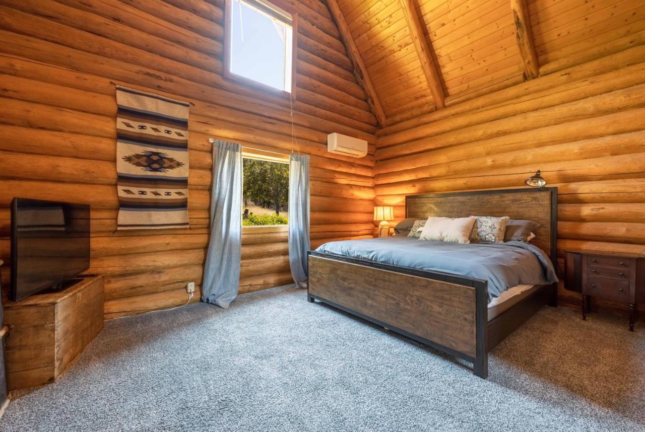 Rowland Log Cabin Home Lyle Ngoại thất bức ảnh