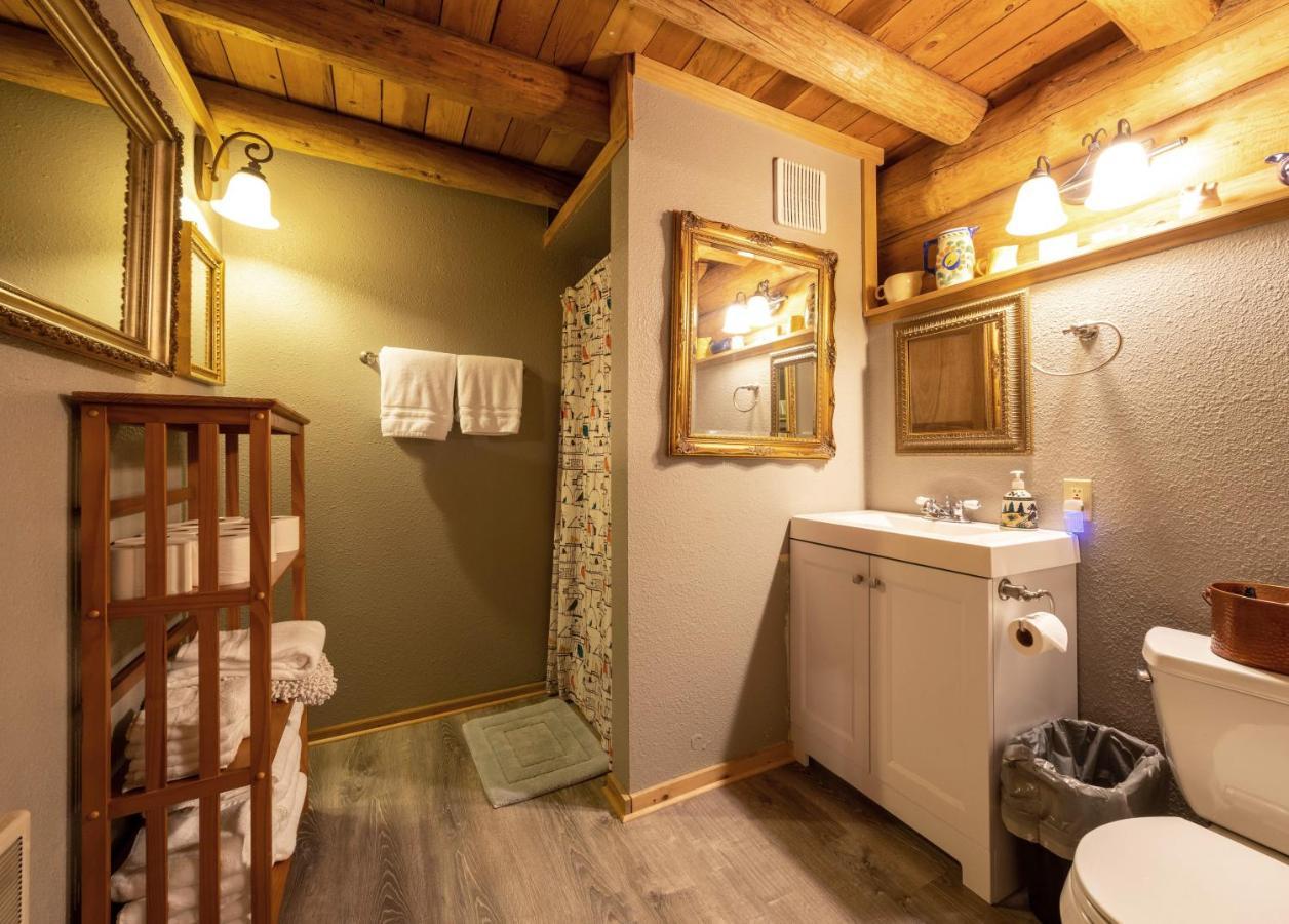 Rowland Log Cabin Home Lyle Ngoại thất bức ảnh