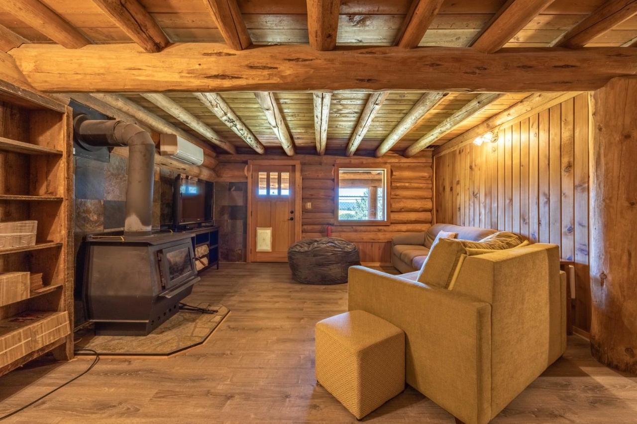 Rowland Log Cabin Home Lyle Ngoại thất bức ảnh