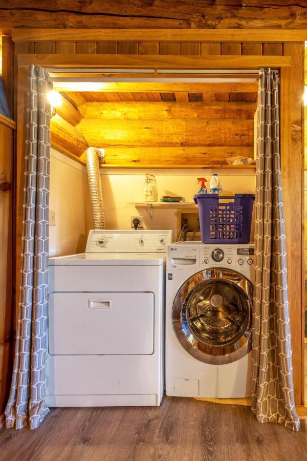 Rowland Log Cabin Home Lyle Ngoại thất bức ảnh