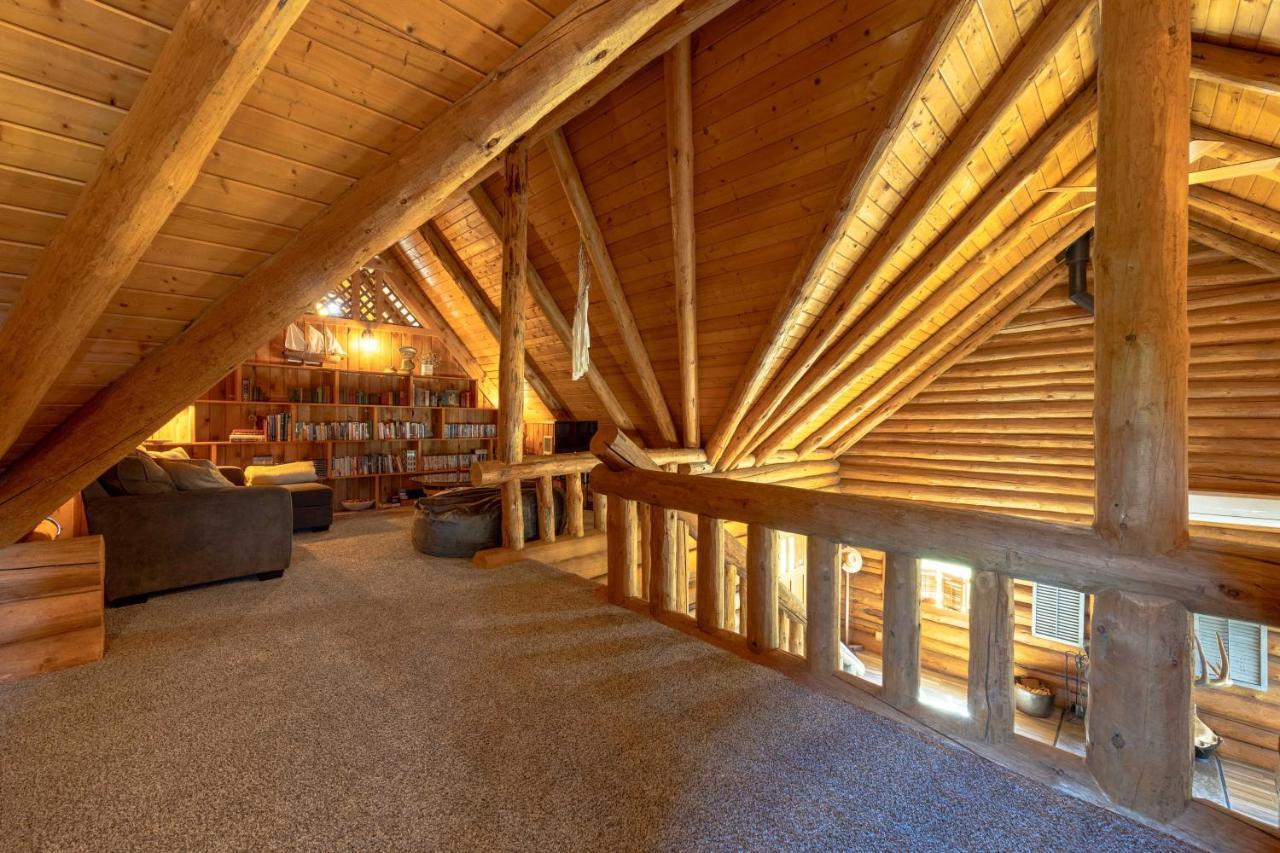 Rowland Log Cabin Home Lyle Ngoại thất bức ảnh