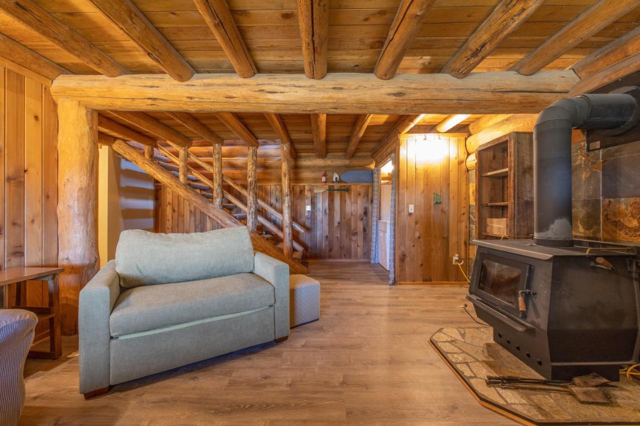 Rowland Log Cabin Home Lyle Ngoại thất bức ảnh